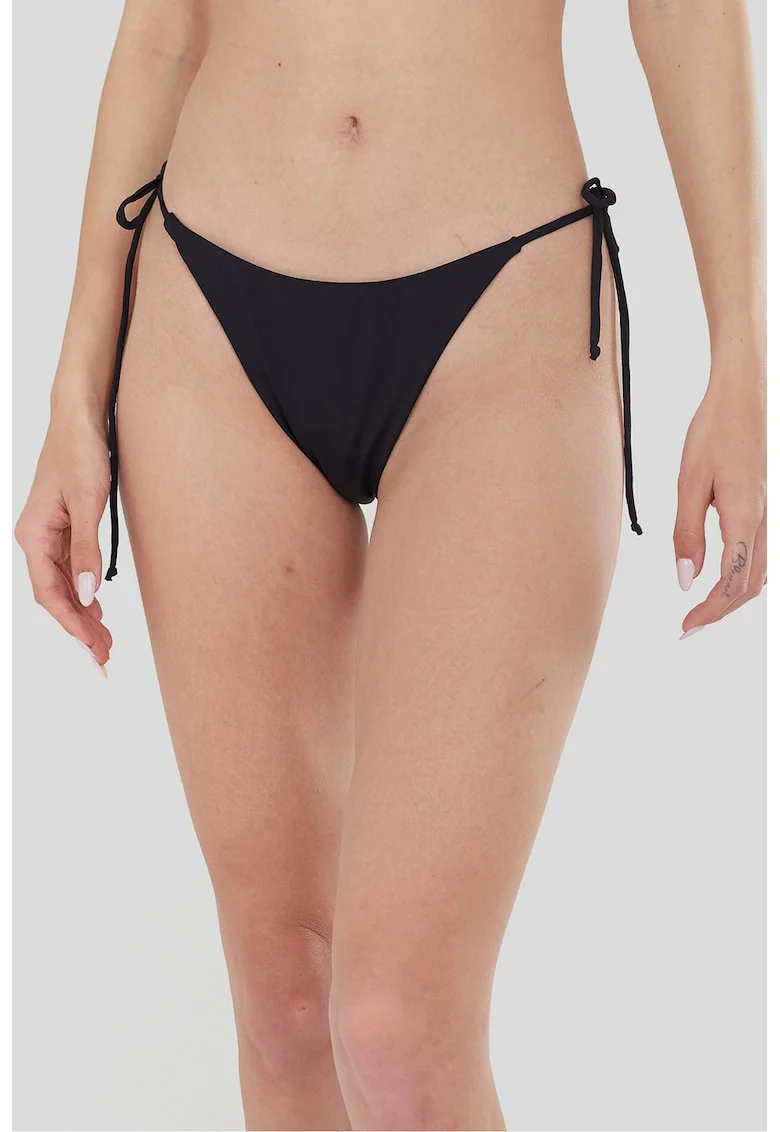 Bikini Innisfil, Negru