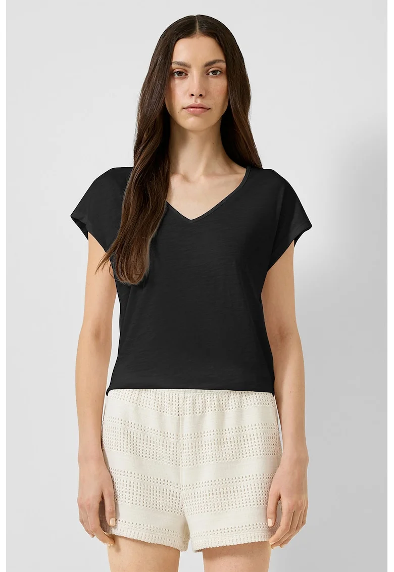 Tricou cu decolteu in V , decupaje si insertii brodate
