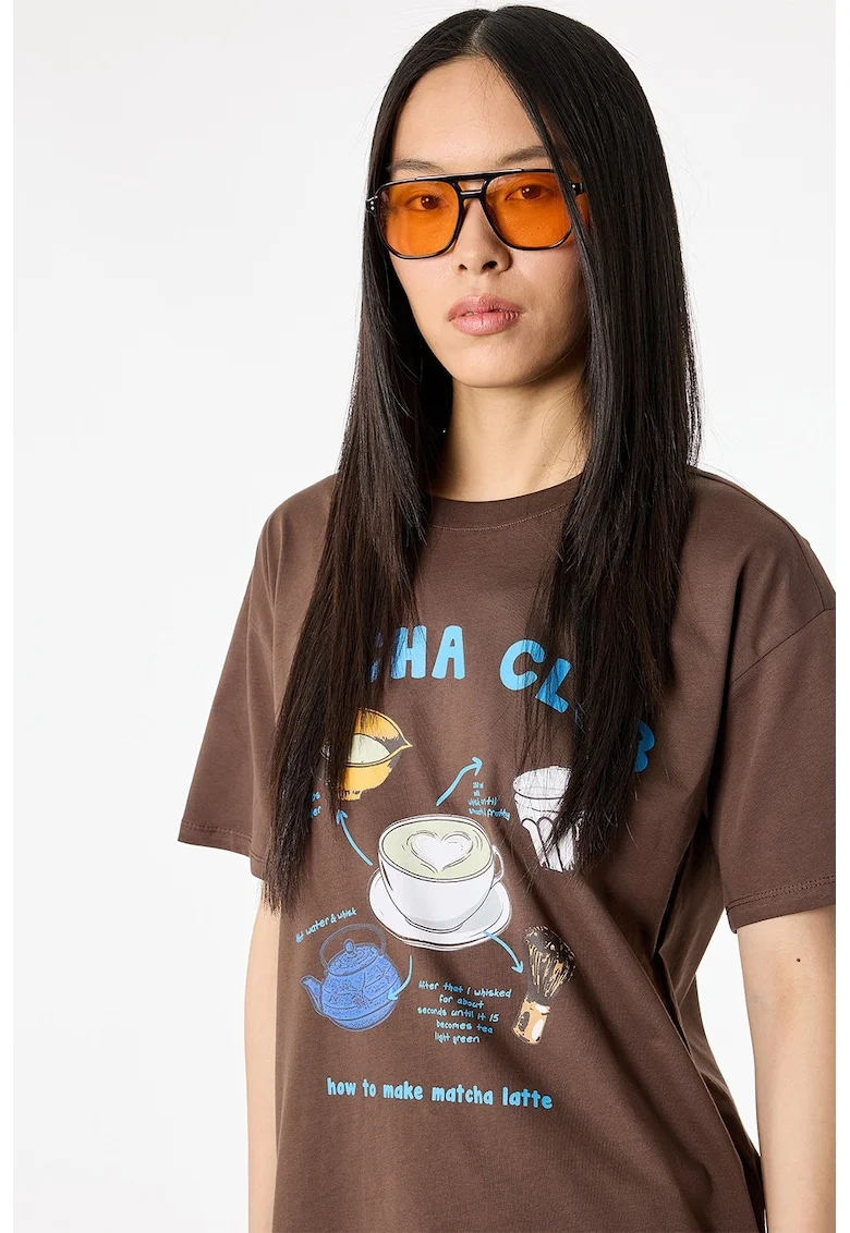 Tricou cu imprimeu grafic, Maro