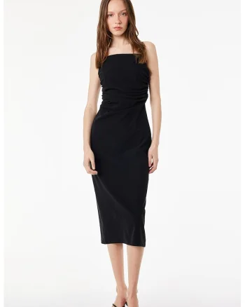 Rochie cambrata cu slit pe spate, Negru