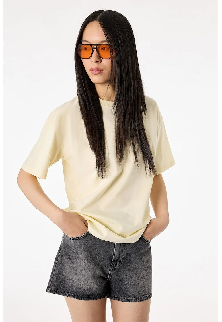 Tricou cu broderie, Galben