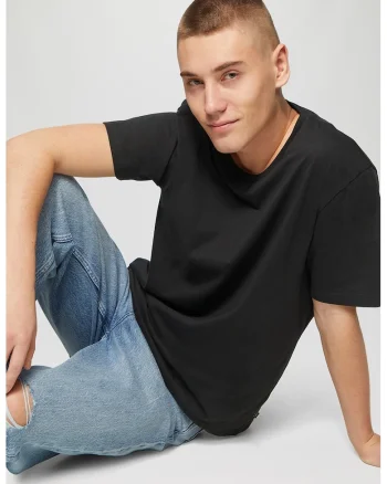 Tricou cu decolteu la baza gatului si logo discret, Negru