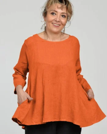 Bluza evazata cu clin la spate din in, caramizie