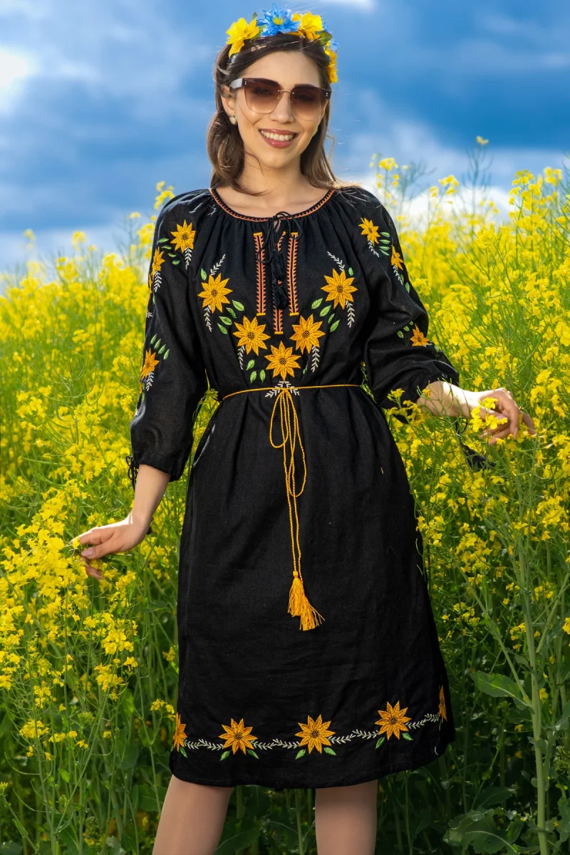 Rochie traditionala neagra Alessia din bumbac cu broderie florala