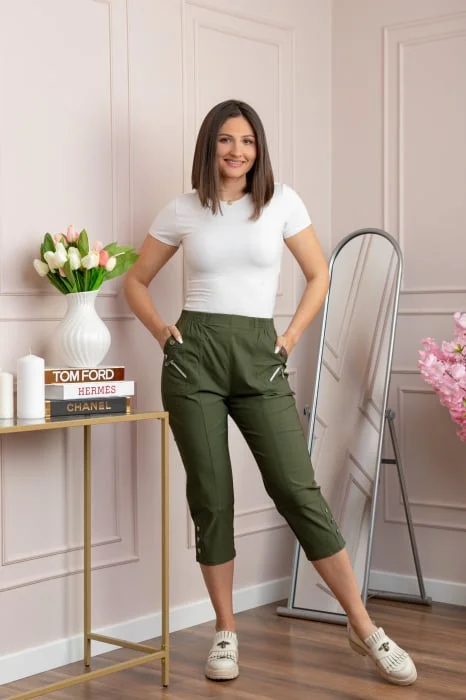 Pantaloni dama 3 4 Jenny kaki cu talie elastica si fermoare decorative