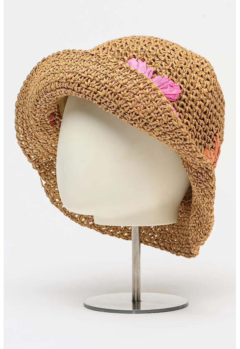 Palarie din hartie, Maro camel
