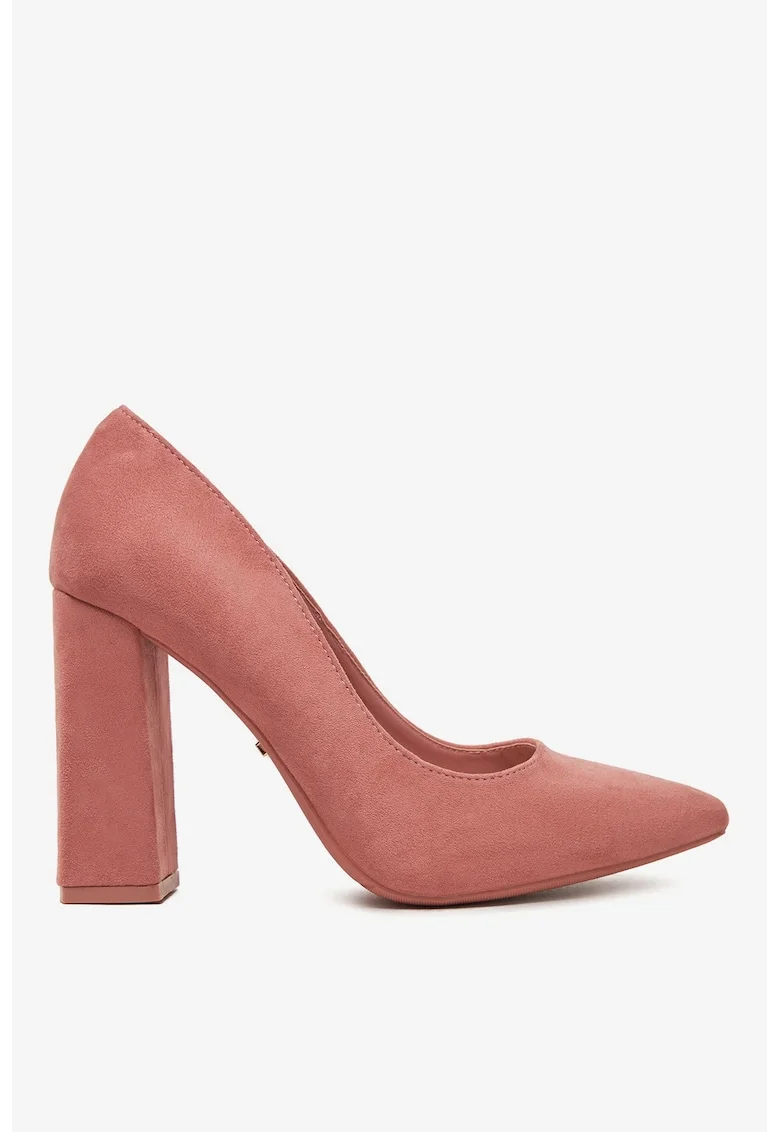 Pantofi Roz, Roz