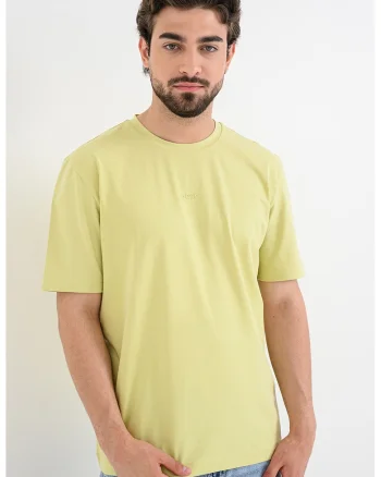 Tricou cu decolteu la baza gatului si logo discret