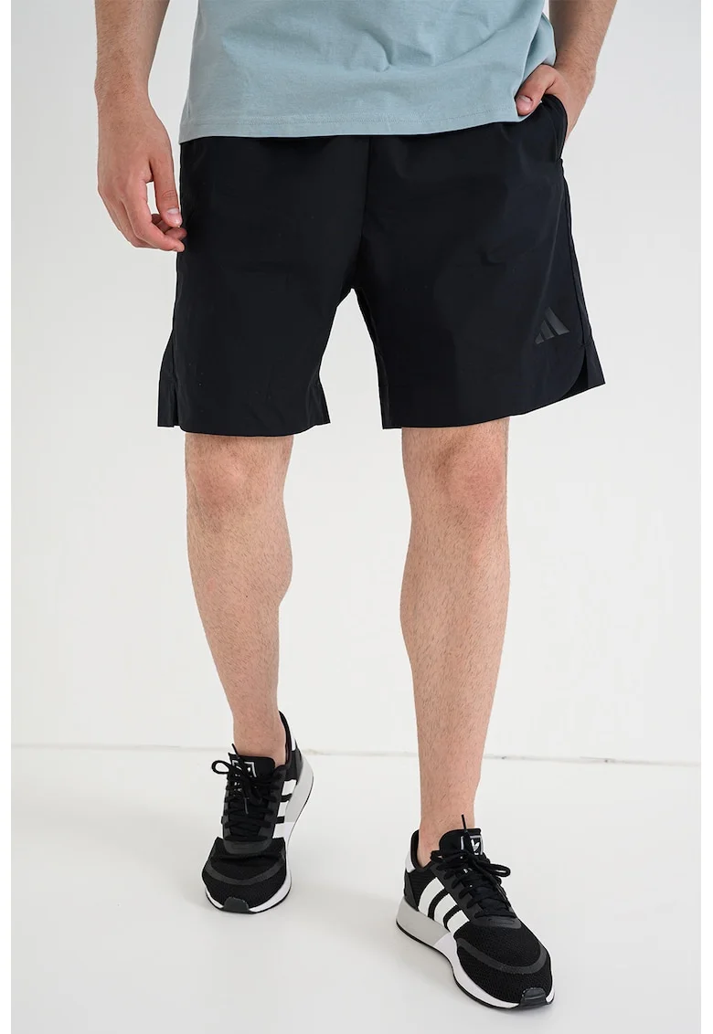 Pantaloni scurti cu buzunare laterale si logo, Negru