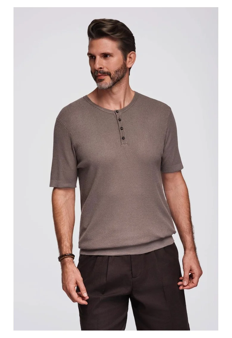 Tricou slim fit cu striatii si decolteu henley, Maro deschis