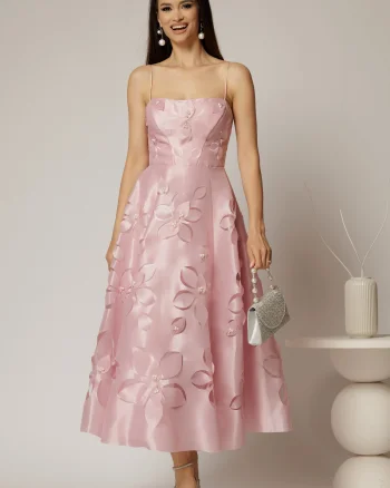 Rochie midi roz de ocazie cu decupaje florale si perle
