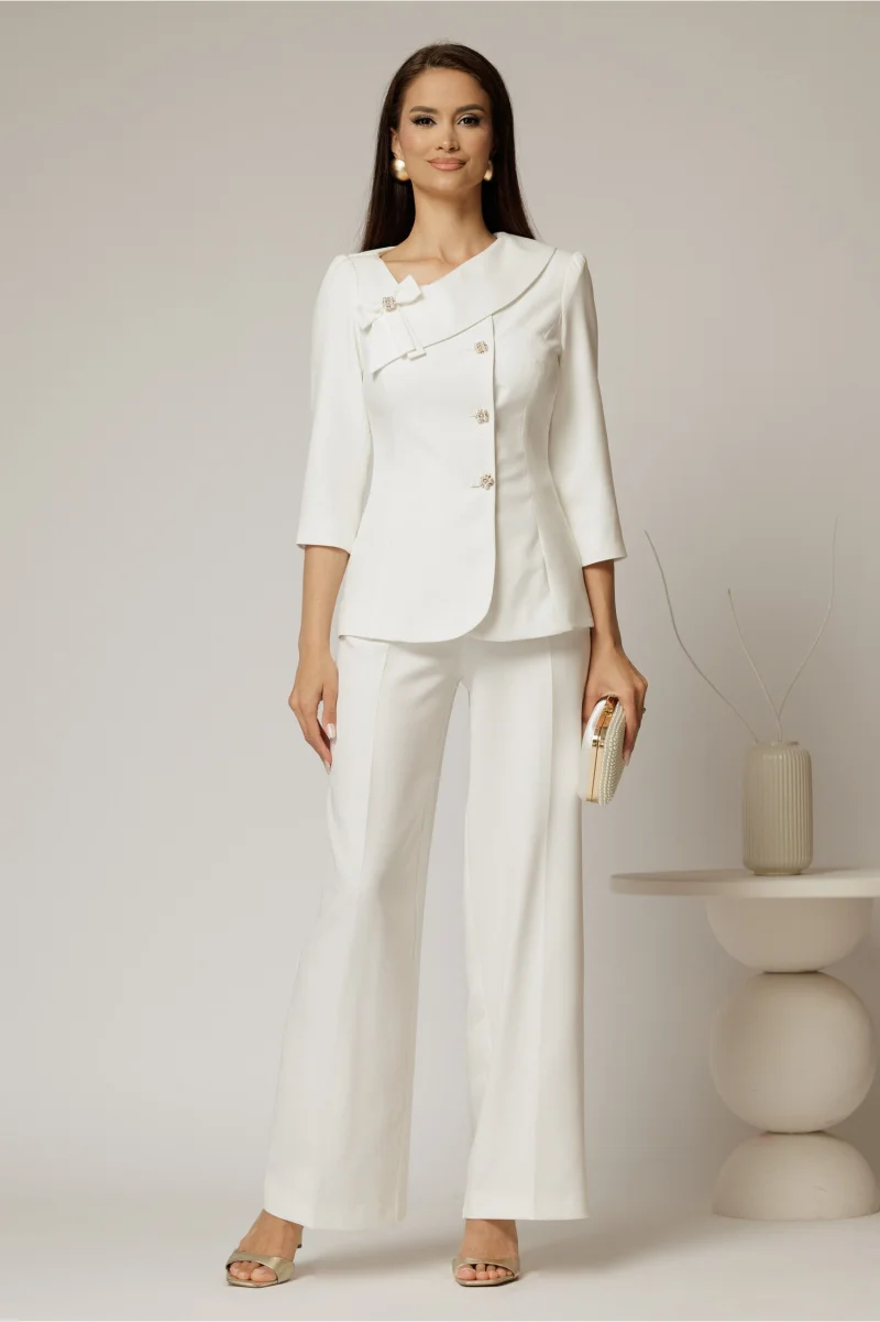 Compleu DY Fashion alb din sacou cu funda si nasturi perla si pantaloni