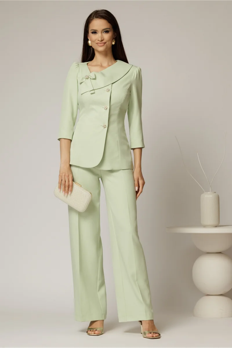 Compleu DY Fashion verde fistic din sacou cu funda si nasturi perla si pantaloni