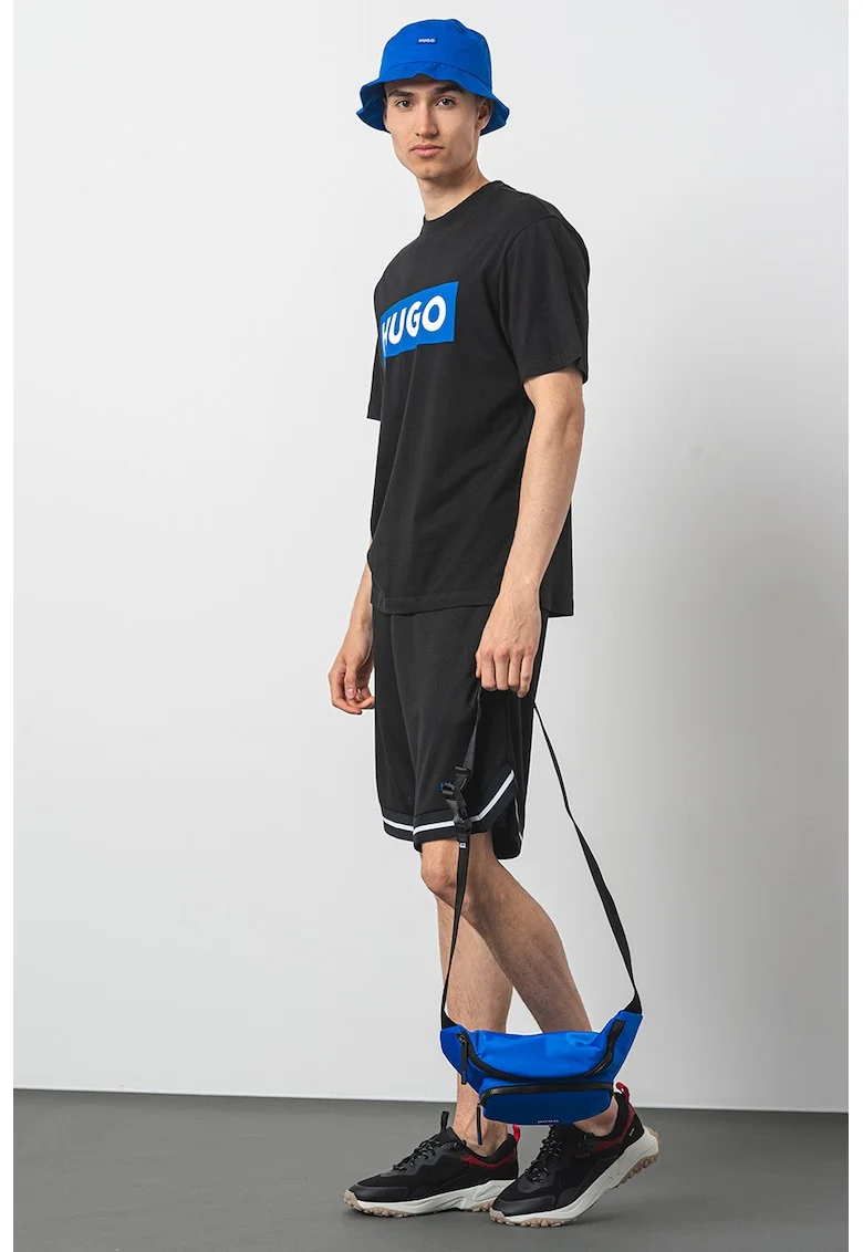 Tricou cu decolteu la baza gatului si imprimeu logo Nico, Negru