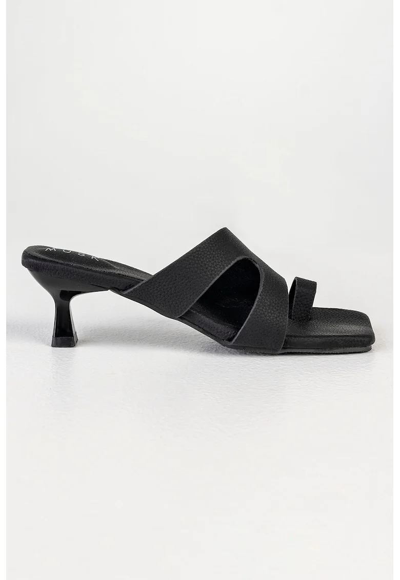 Papuci cu toc kitten, Negru