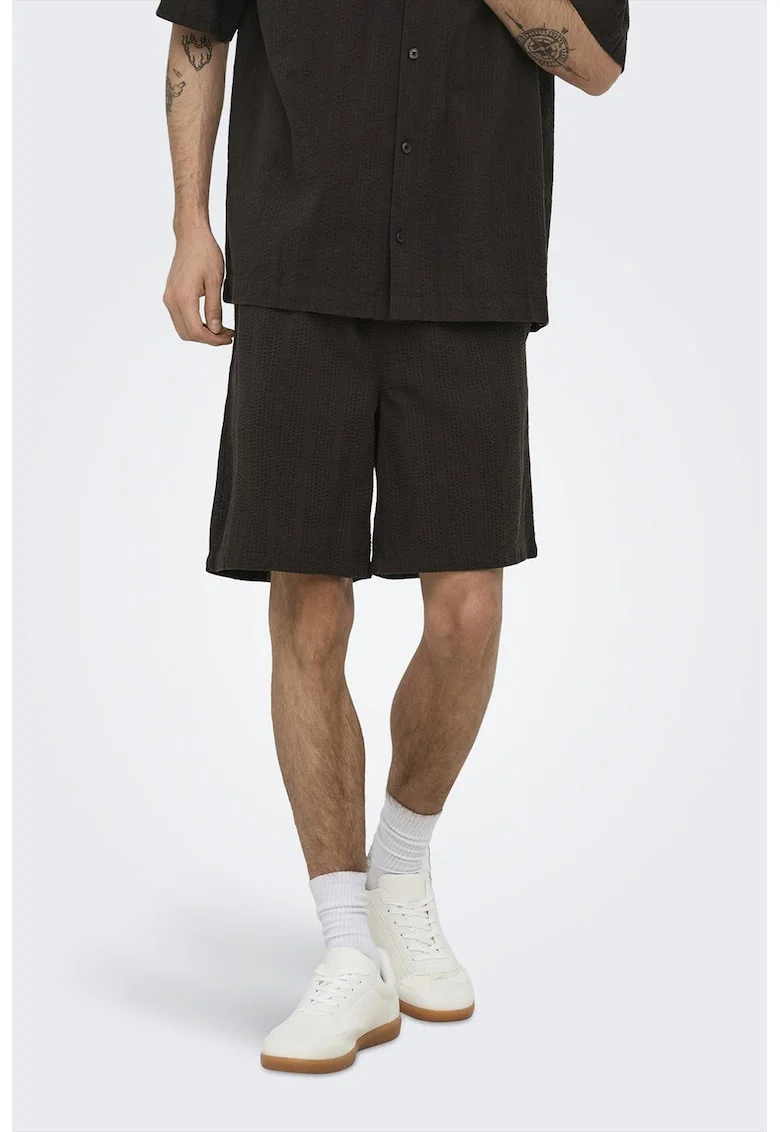 Pantaloni scurti cu aspect texturat si snur, Maro inchis