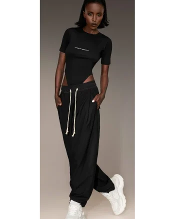 Pantaloni cu pense - P26312, Negru