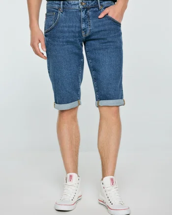 Pantaloni scurti regular fit din denim Conner