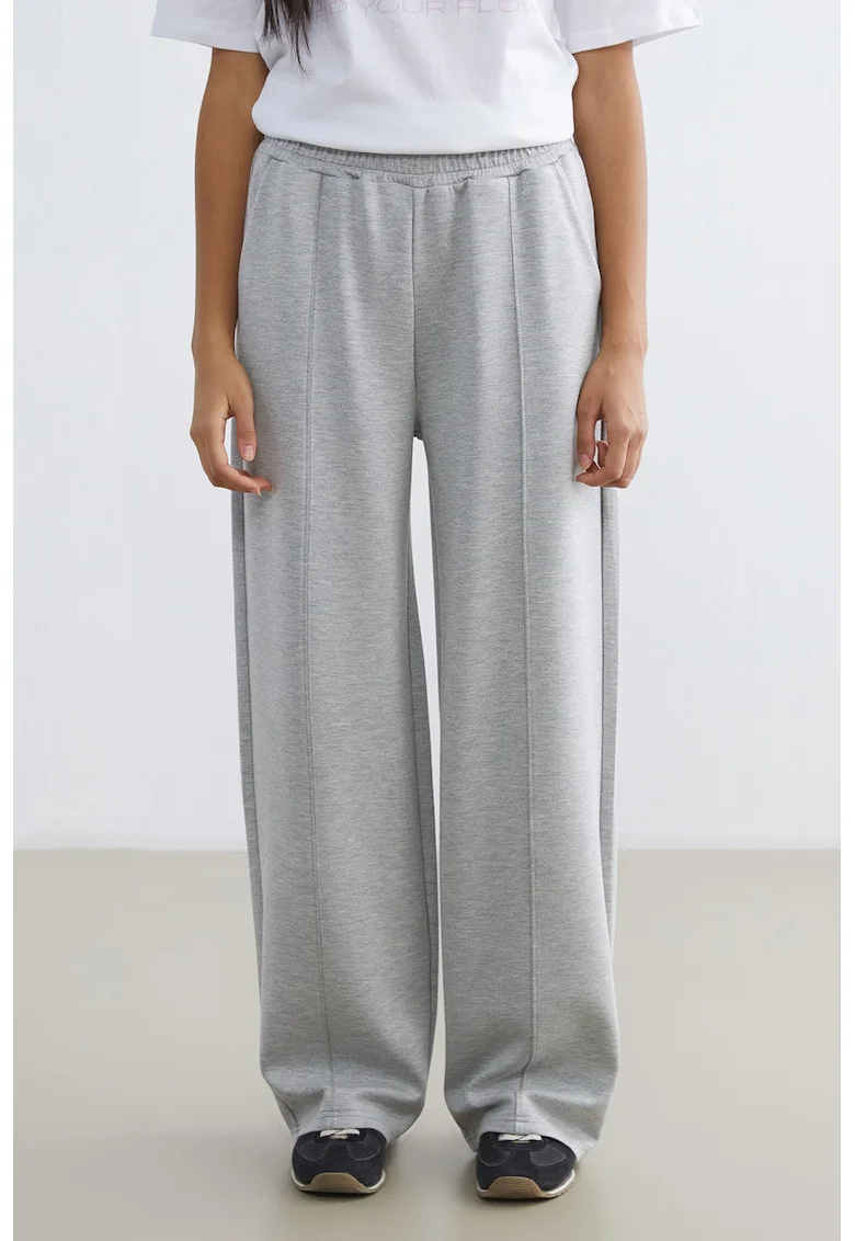 Pantaloni de trening cu croiala ampla si cusaturi decorative, Gri deschis melange