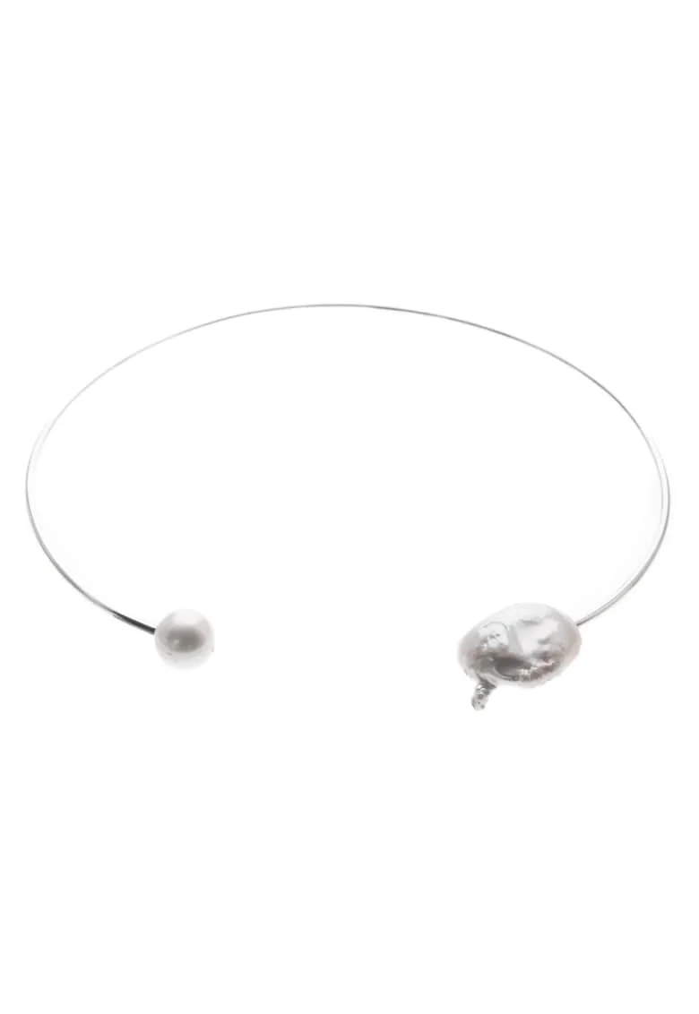 Colier din argint cu perle, White Moon, Produsul este livrat in ambalaj personalizat.