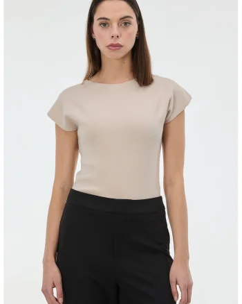 Tricou din tricot cu decolteu la baza gatului, Bej