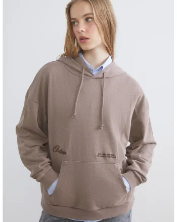 Hanorac regular fit cu text, Maro taupe