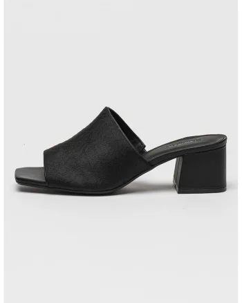 Papuci cu toc cu model tip monograma, Negru