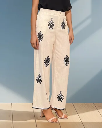 Pantaloni din vâscoză și in negru - Unica S-L