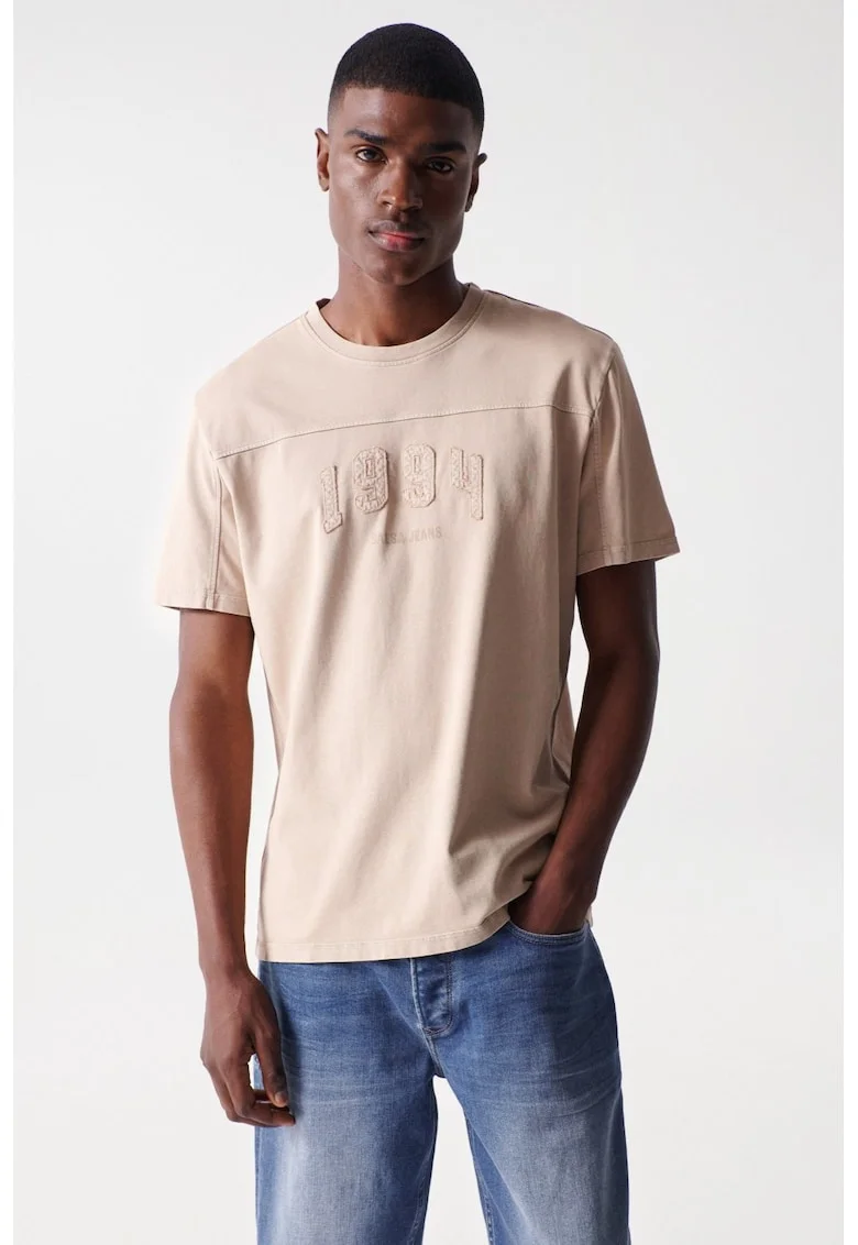 Tricou din bumbac cu decolteu la baza gatului si model brodat