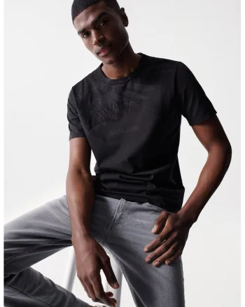 Tricou cu model text brodat