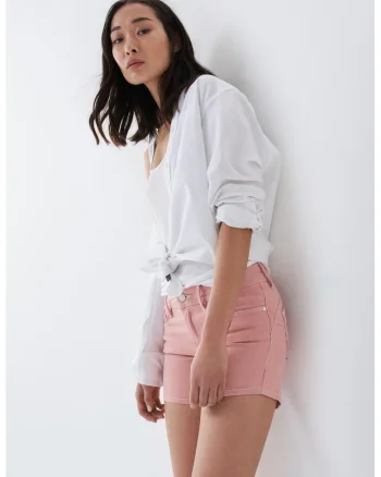 Pantaloni scurti cu model in dungi