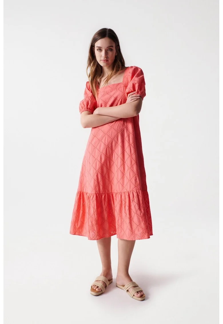 Rochie midi evazata cu model brodat