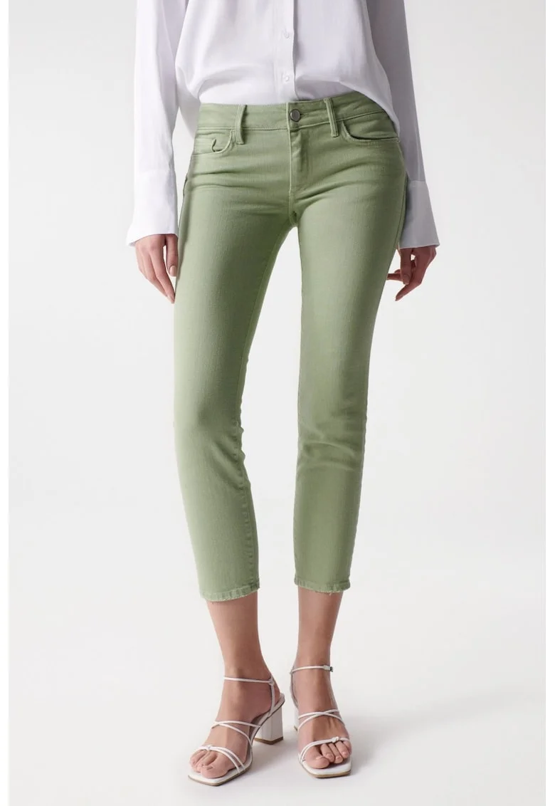 - Blugi slim cu talie joasa