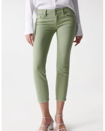 - Blugi slim cu talie joasa