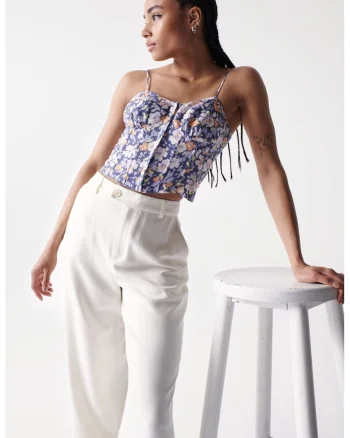 Top cu model floral din amestec de in