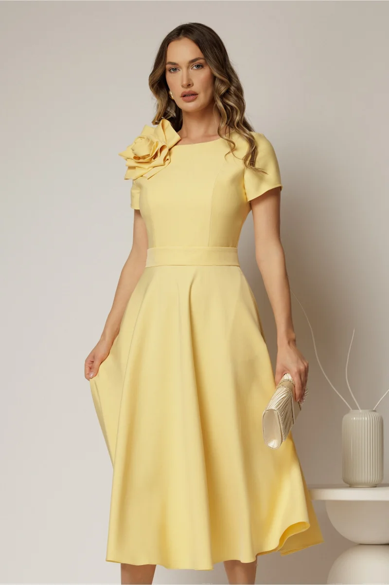 Rochie DY Fashion galbena clos cu trandafir la umar si cordon detasabil
