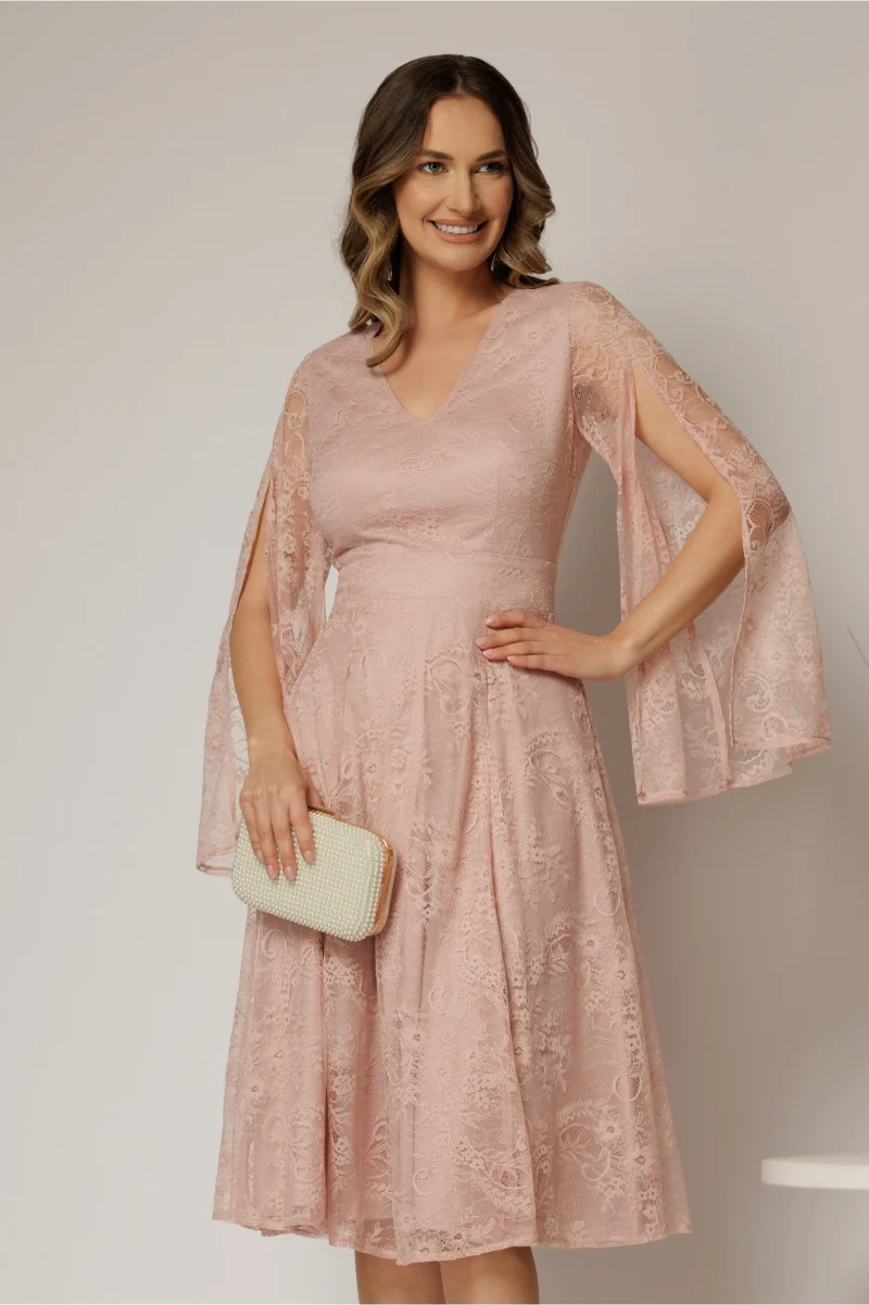 Rochie DY Fashion roz din dantela cu maneci lungi crapate si decolteu in V