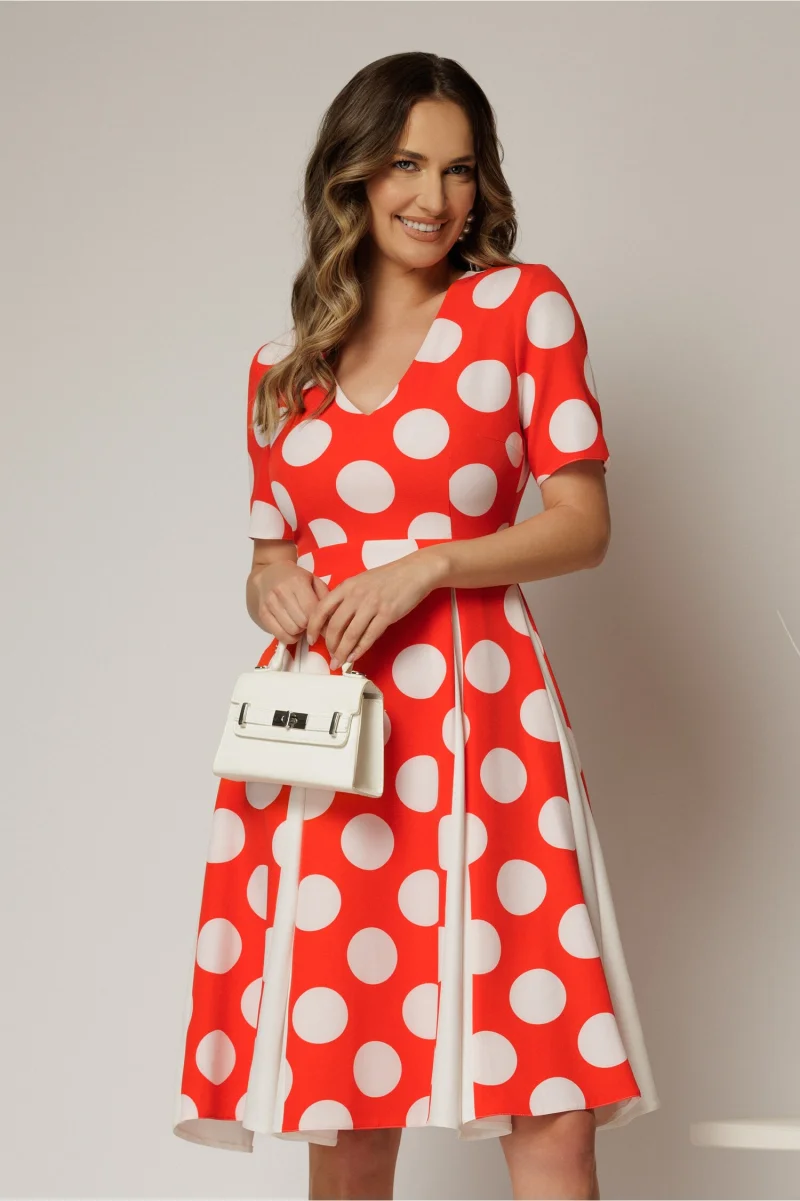 Rochie DY Fashion corai cu buline mari si pliuri ample in contrast