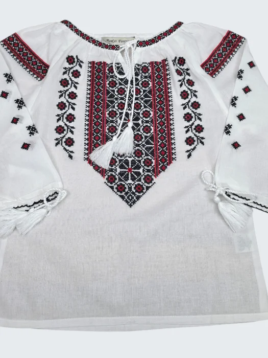 Ie traditionala fetite Mirela