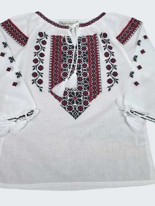 Ie traditionala fetite Mirela
