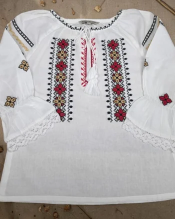 Ie traditionala fetite Raluca 2