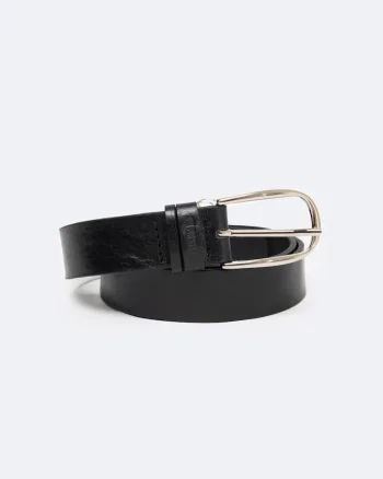 Curea neagra din piele