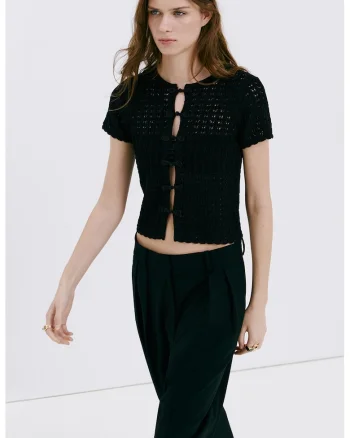 Bluza cu maneci scurte, aplicatii cu funda si perforatii, Negru