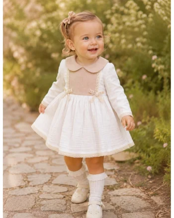 Rochita bebe fetite din muselina alba cu guler bej si fundite elegante