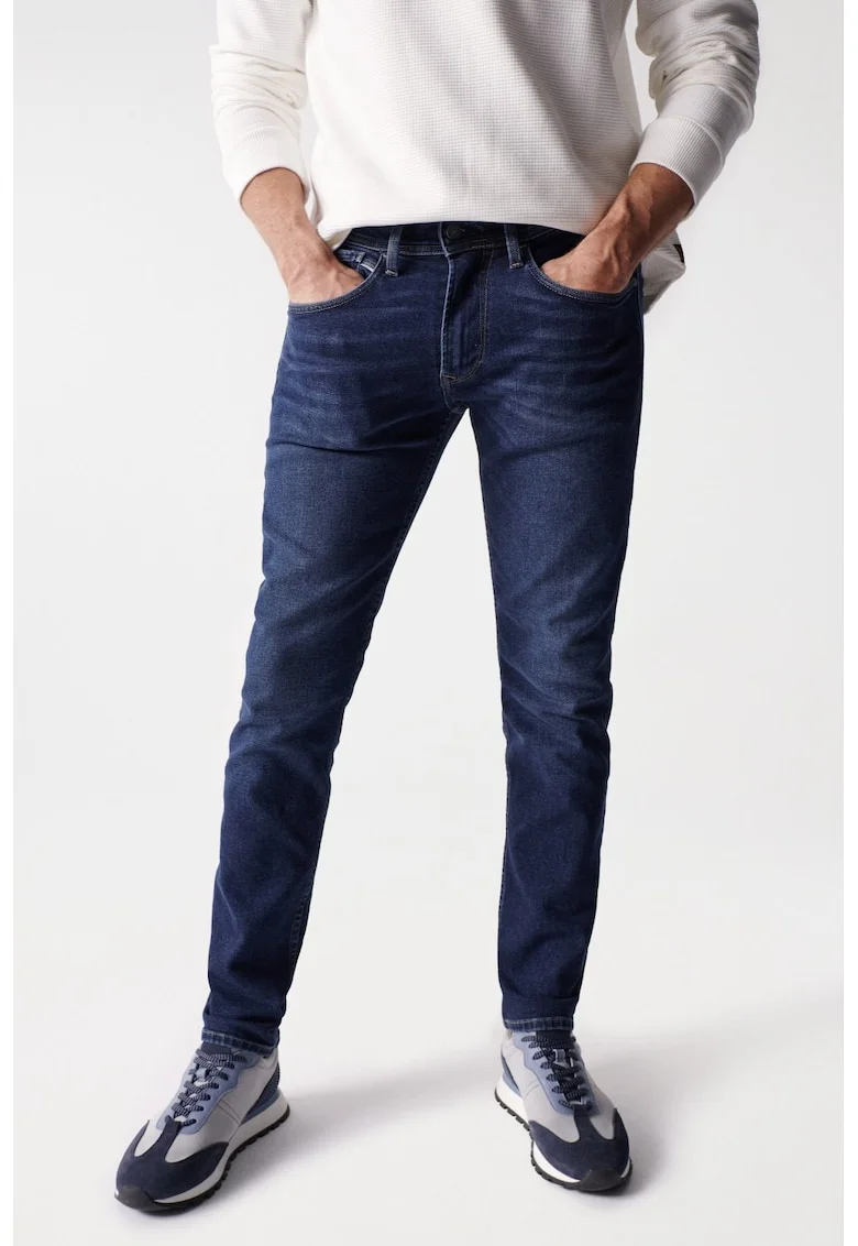 Blugi slim fit cu talie medie si buzunare
