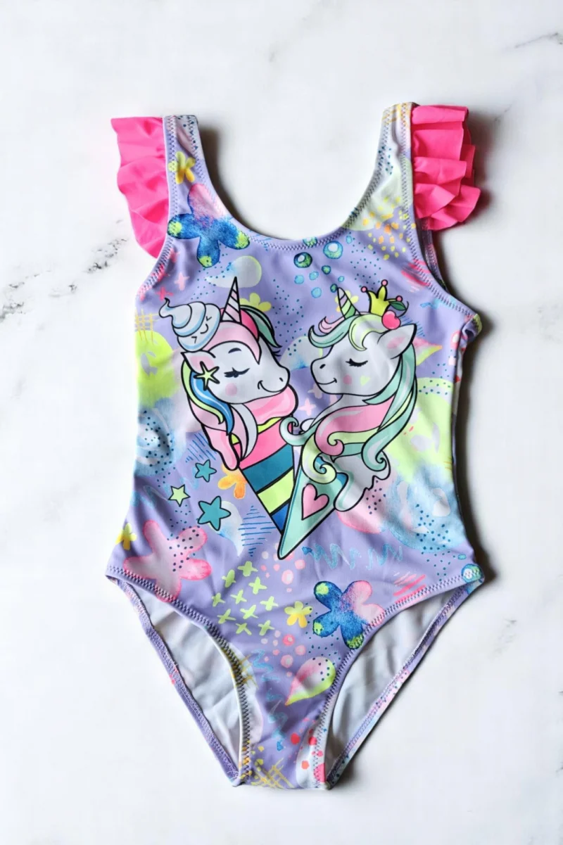 Costum de baie fete intreg, imprimeu unicorni, mov roz
