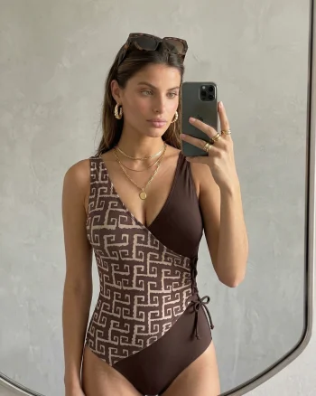 Costum de baie intreg modelator, negru cu imprimeu geometric si snur maro 6603