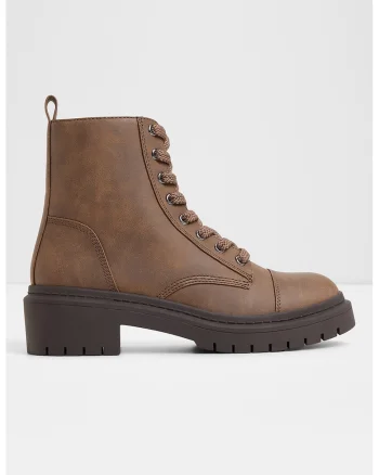 Bocanci din piele ecologica cu aplicatie cap-toe Goer, Maro