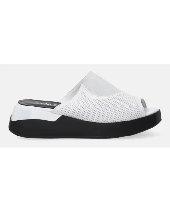 Papuci cu platforma din piele perforata