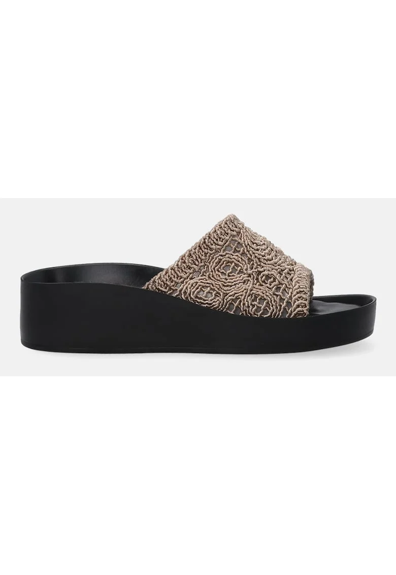 Papuci cu talpa wedge si detaliu crosetat